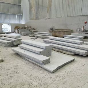 南通 整石台阶（大面火烧+侧面自然面），出货前厂内拼装