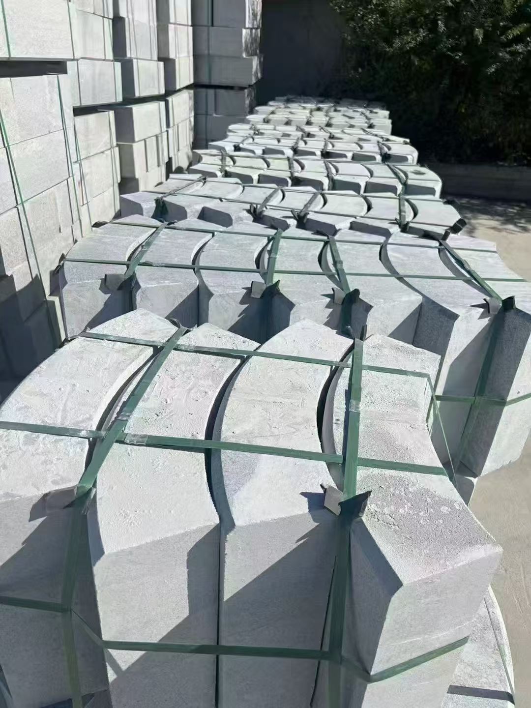 南通 芝麻灰弧形路沿石