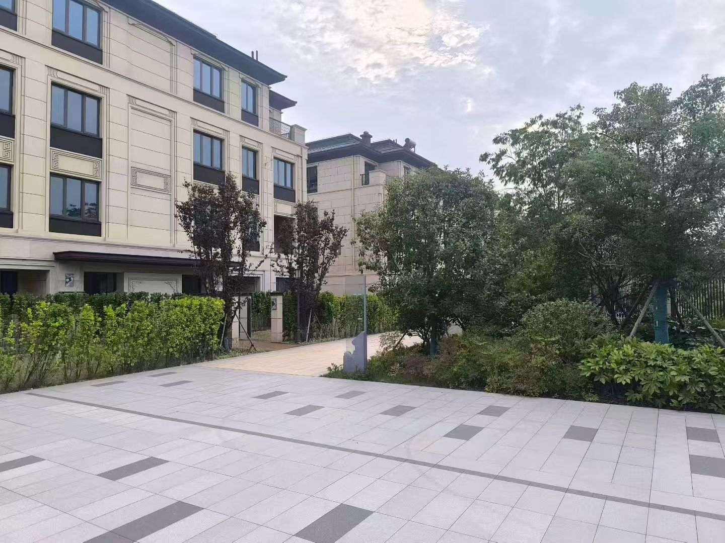 南通 芝麻白与芝麻白搭配铺装，尺寸1200*600