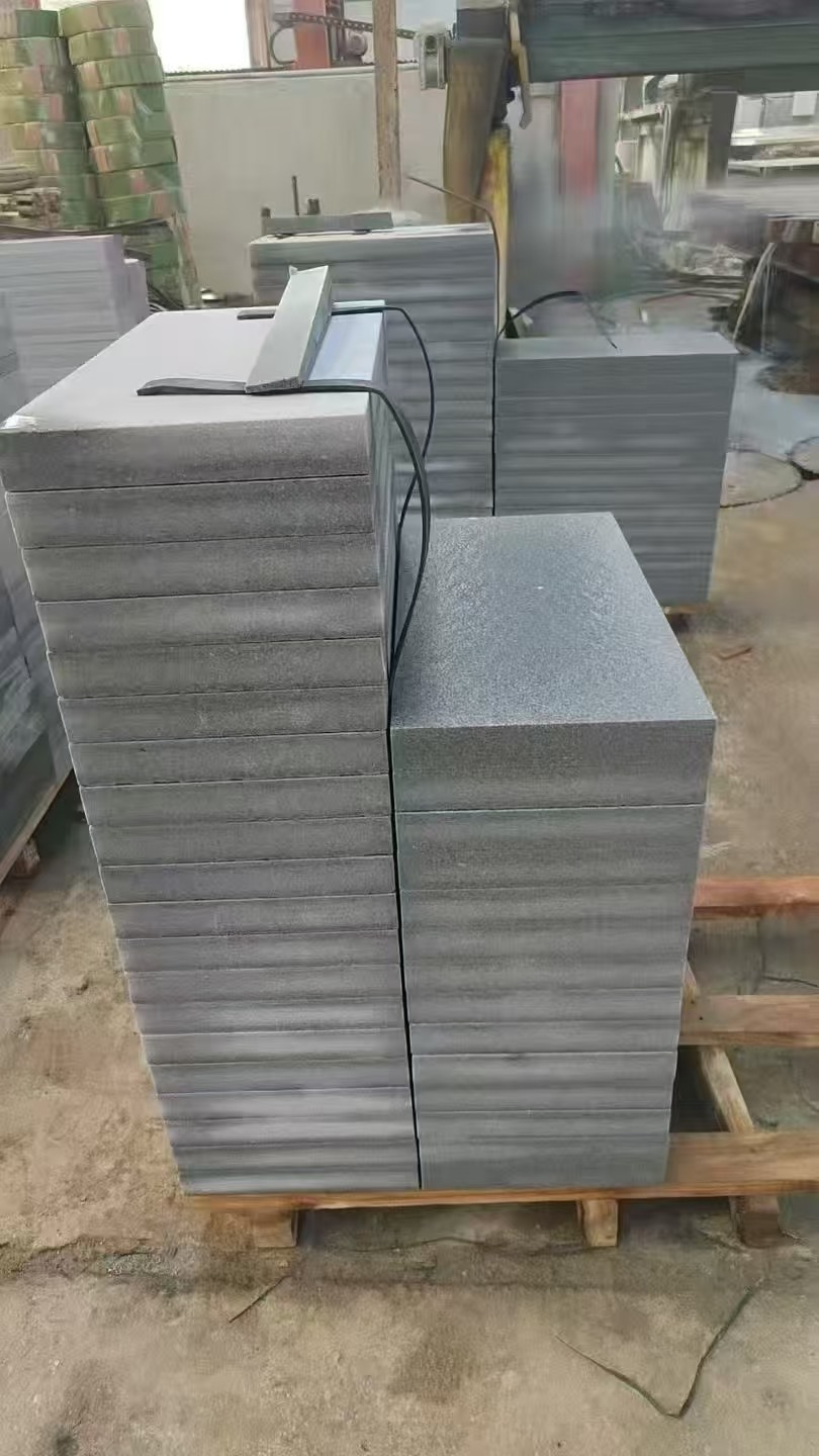 南通 芝麻灰火烧面300*600*50地铺石材